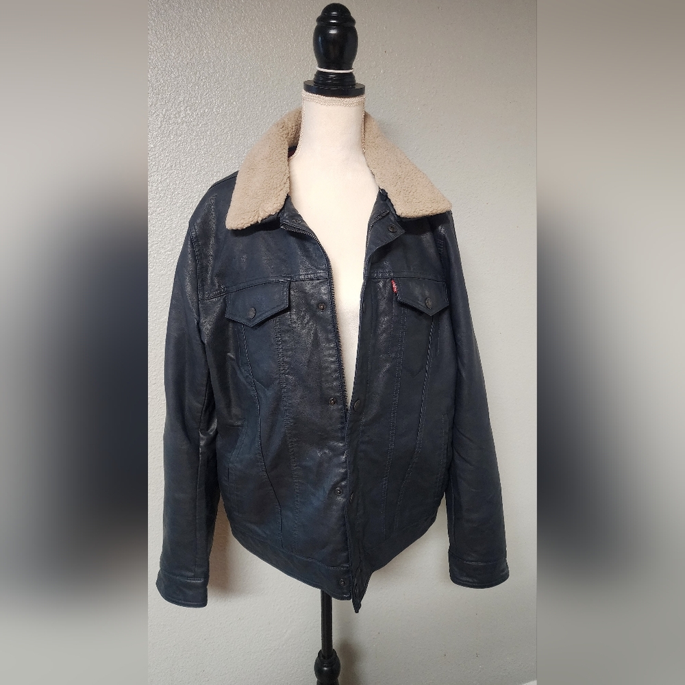 Levi's - Picture 3 of 6